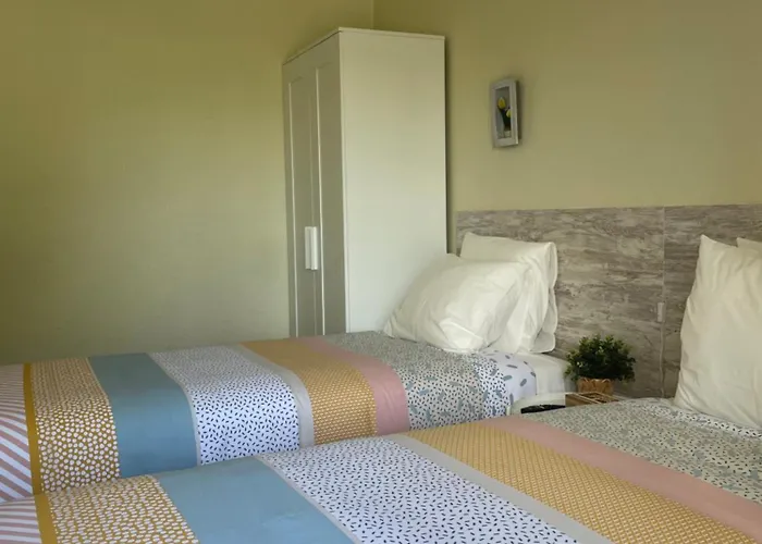 Pensjonat Quinta Palmeiras - Casa No Campo Com Piscina 3*